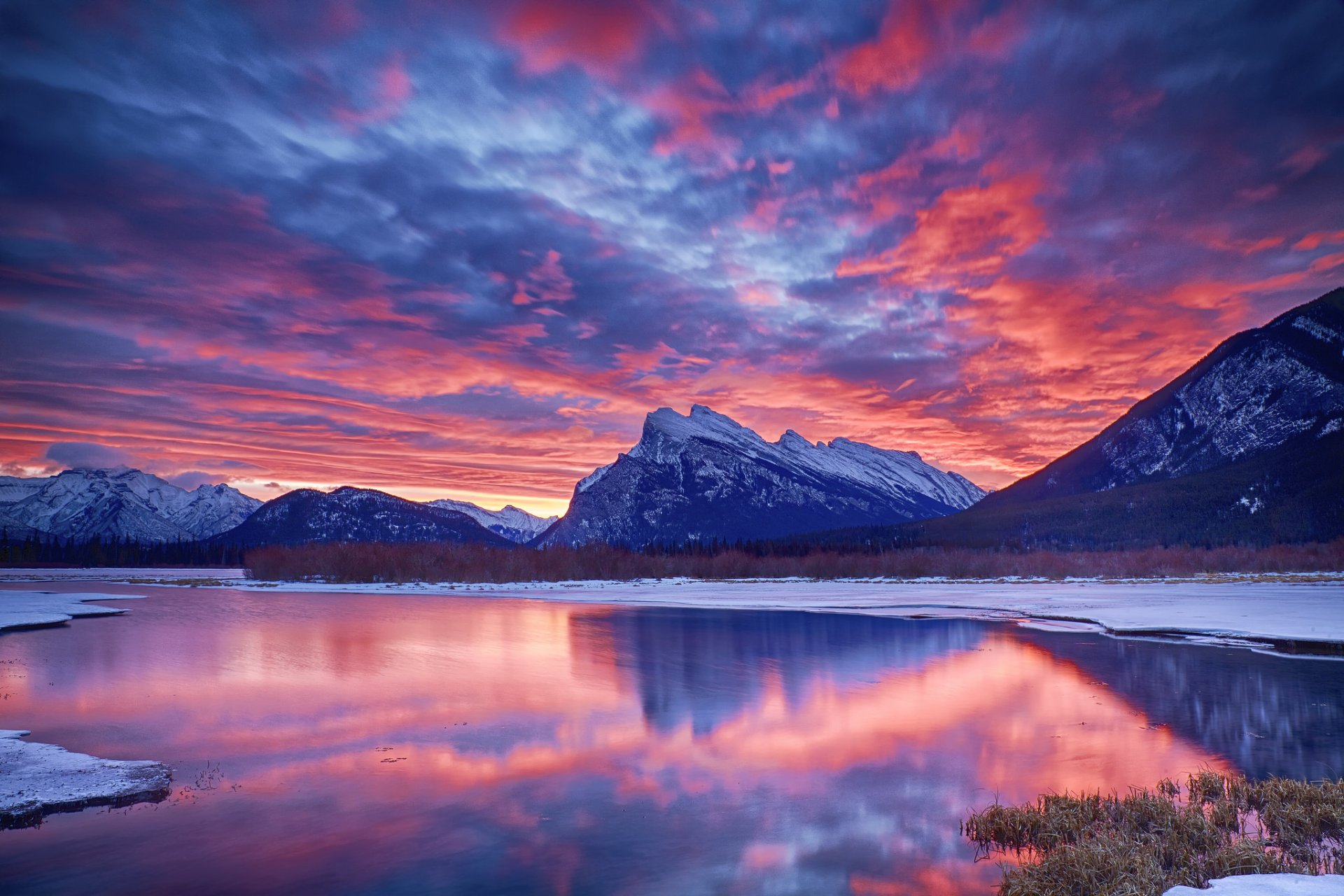 ciel nuages lueur montagnes lac hiver neige