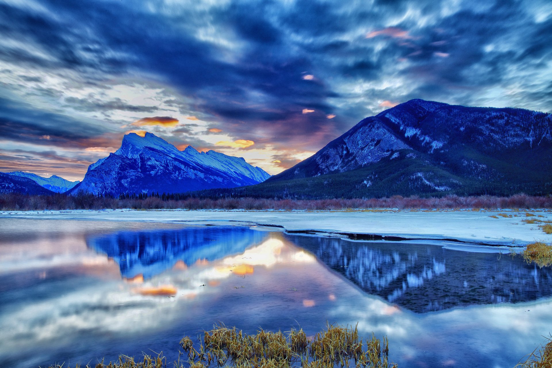 canadá alberta banff parque nacional montañas lago invierno crepúsculo