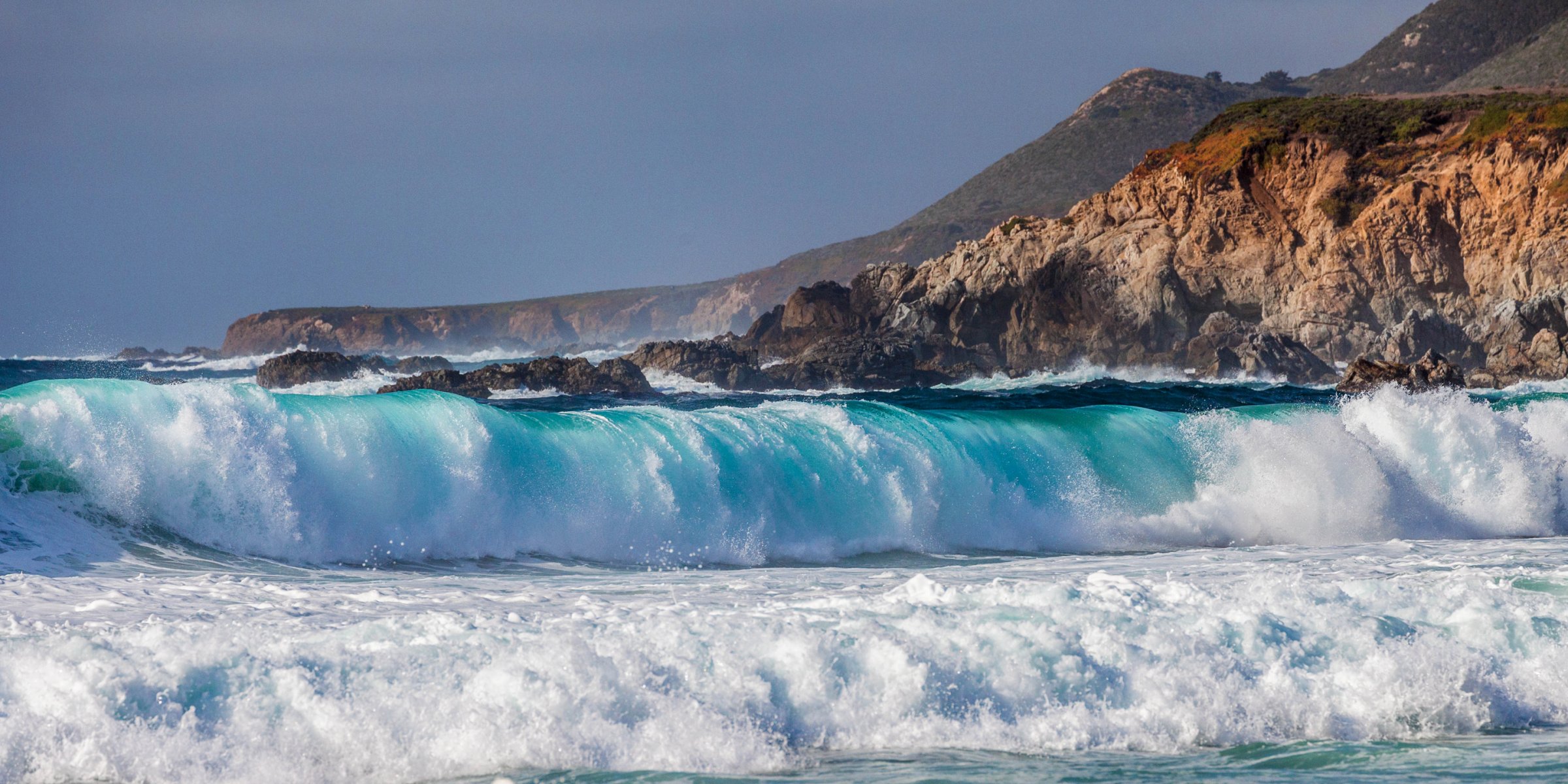 cielo rocce mare onde spruzzi