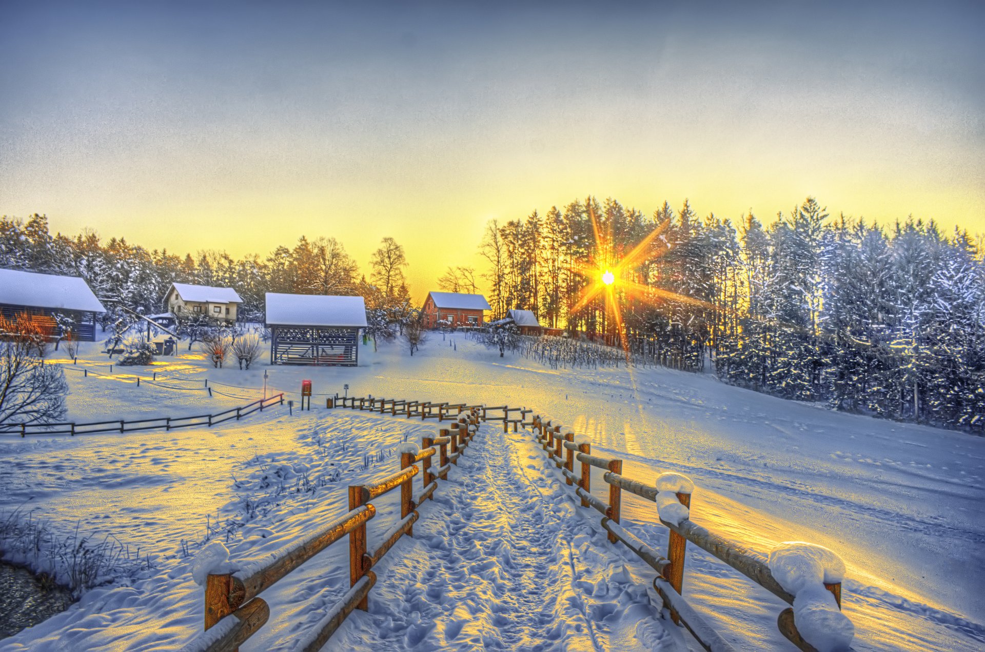 hdr зимние зима снег тропа забор солнце дома деревня