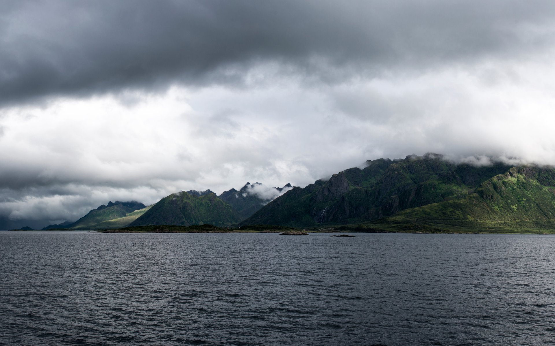 küste senja norwegen see berge wald natur landschaft