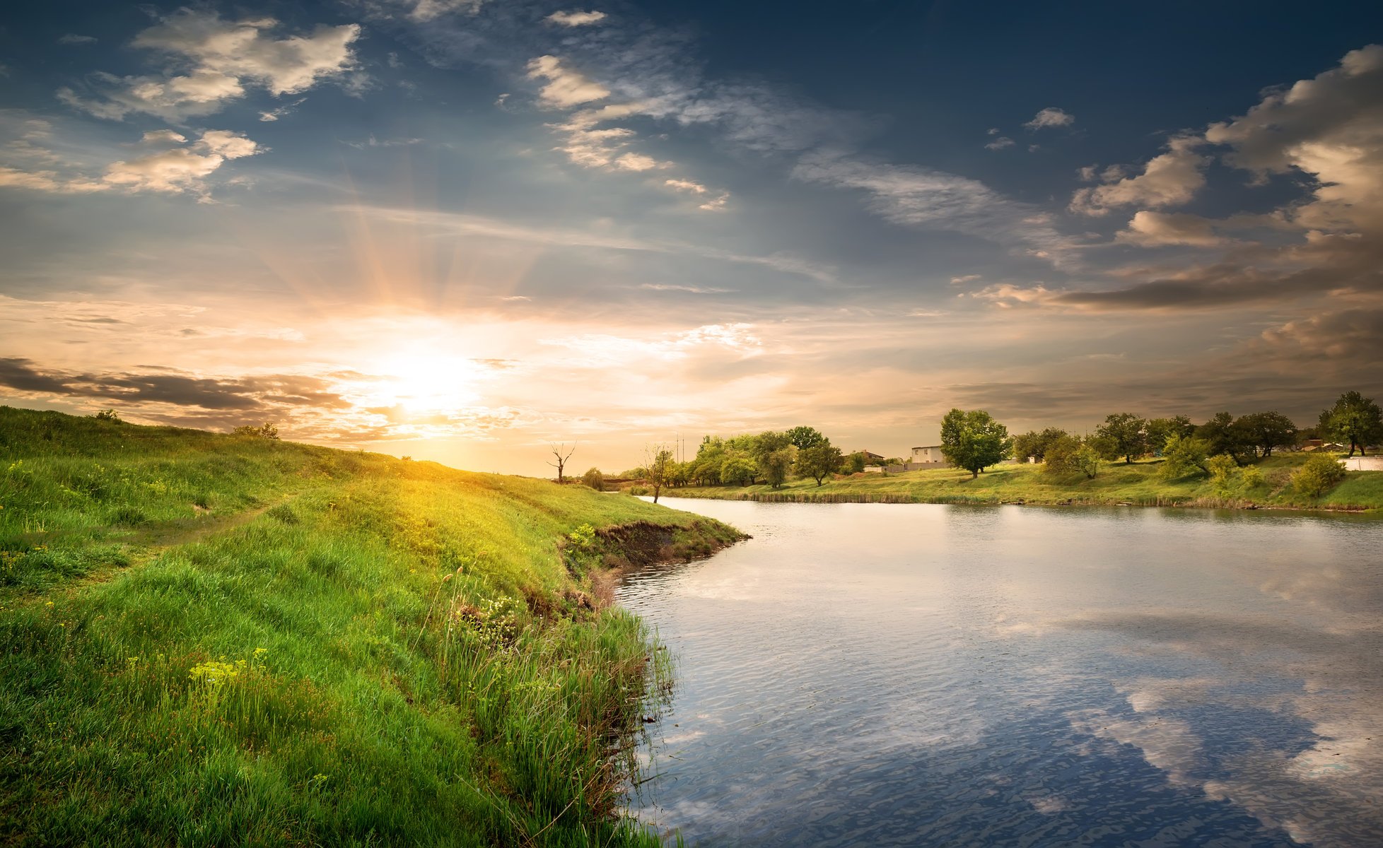 nature paysage ciel nuages herbe lac coucher de soleil