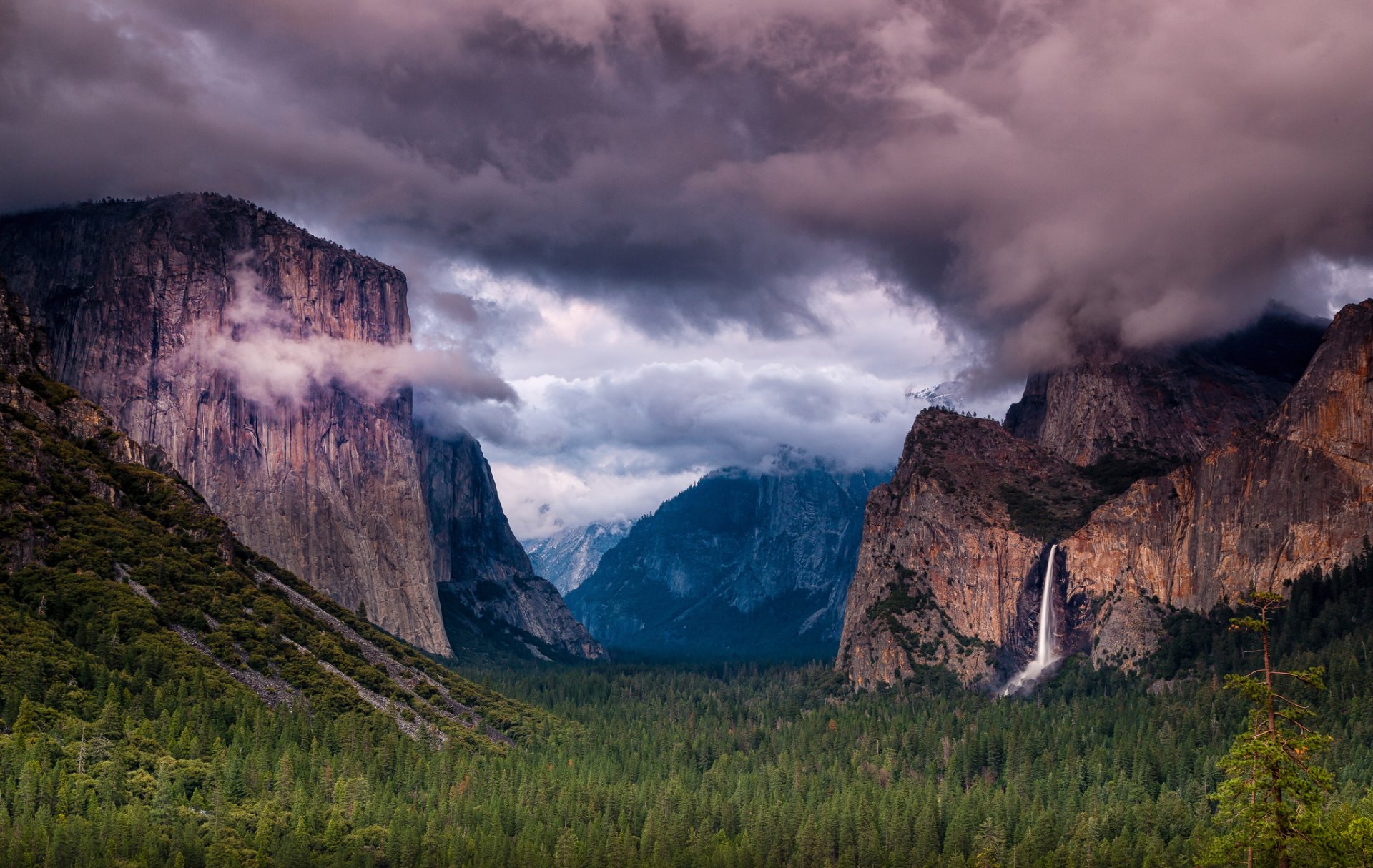 parc national de yosemite sierra nevada états-unis montagnes ciel arbres nuages roches cascade forêt