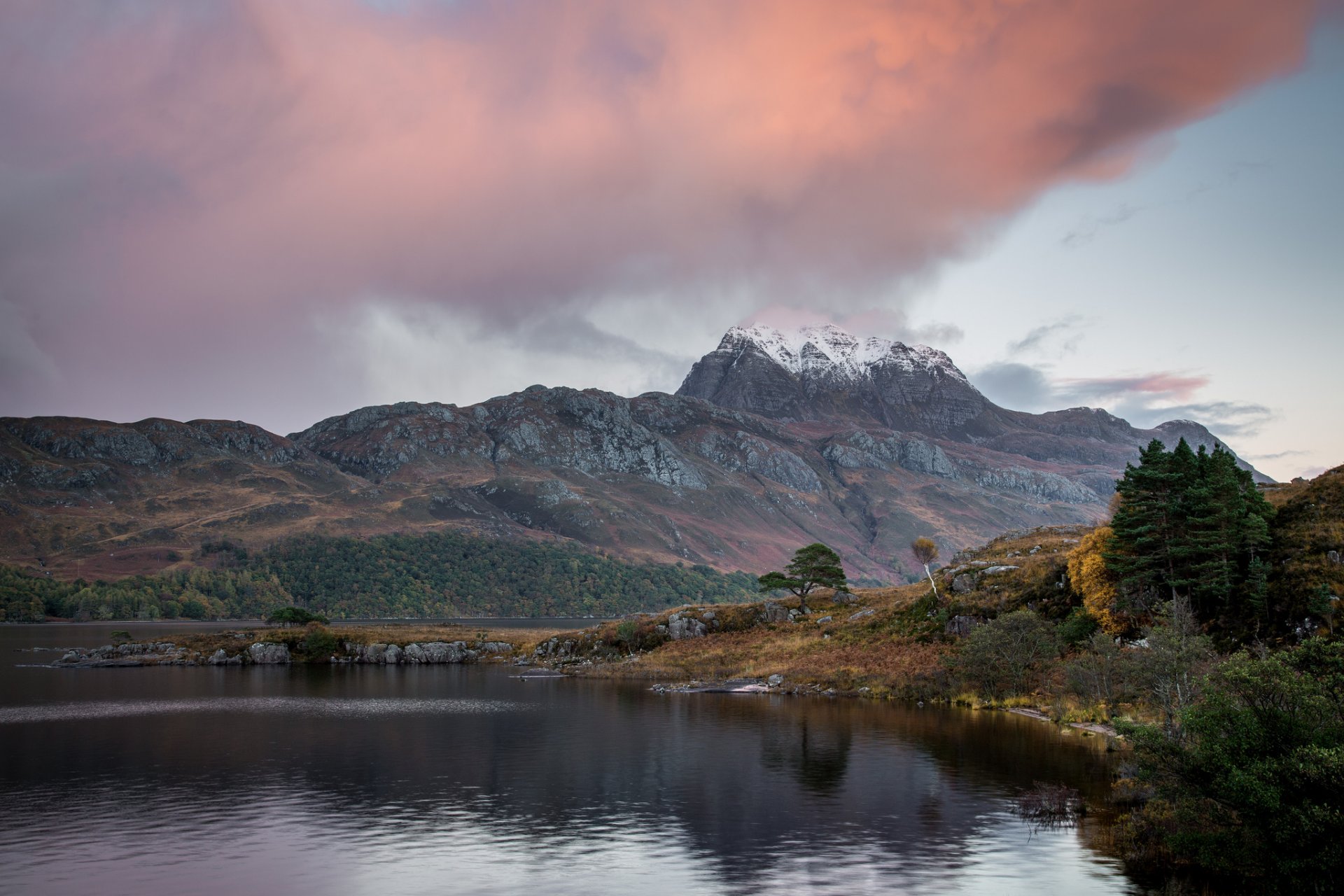 ciel nuages montagne neige lac arbres automne