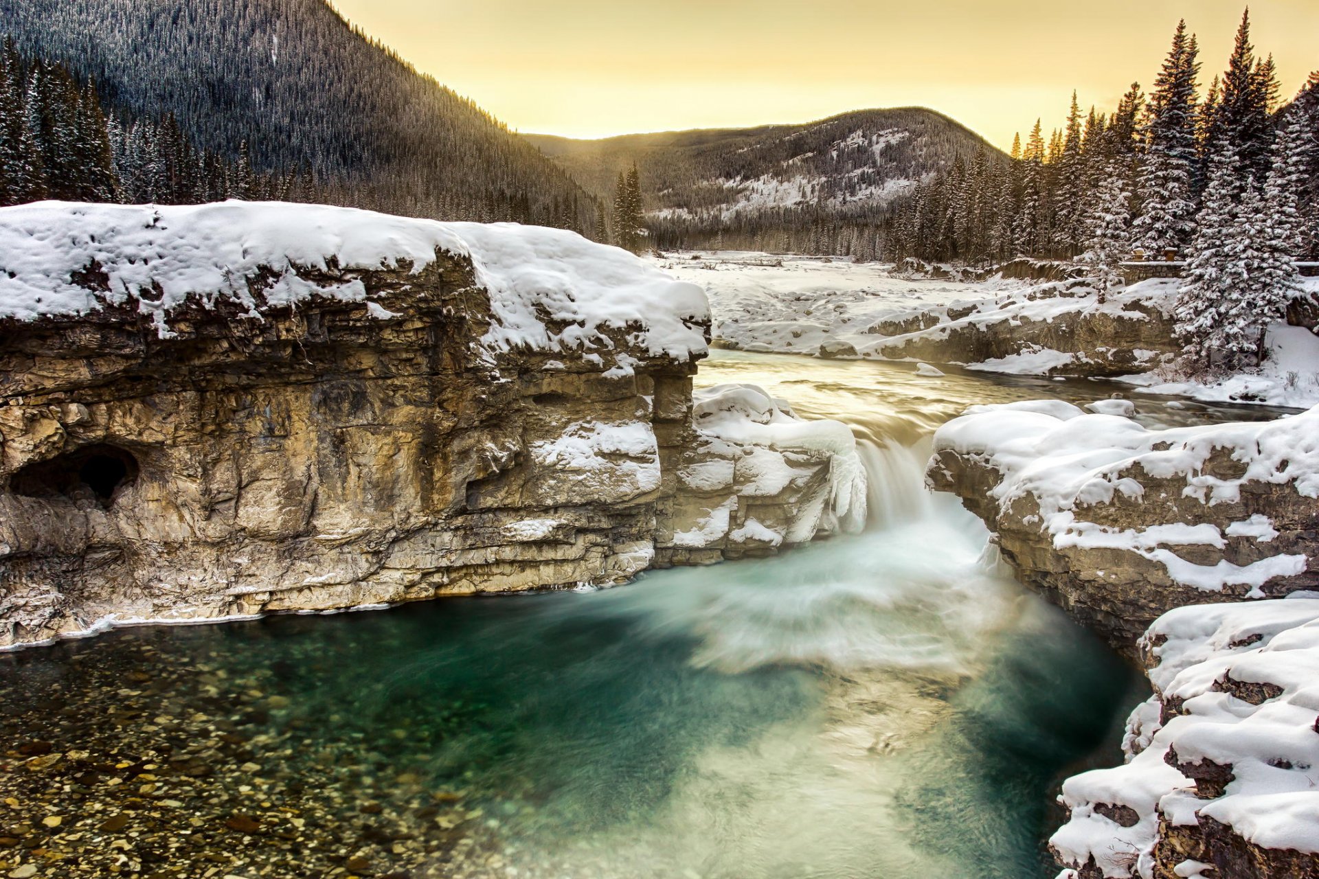 mattina montagna foresta fiume inverno neve natura