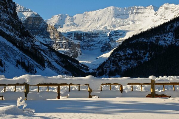 Winterberge. sonniger Tag. Viel Schnee