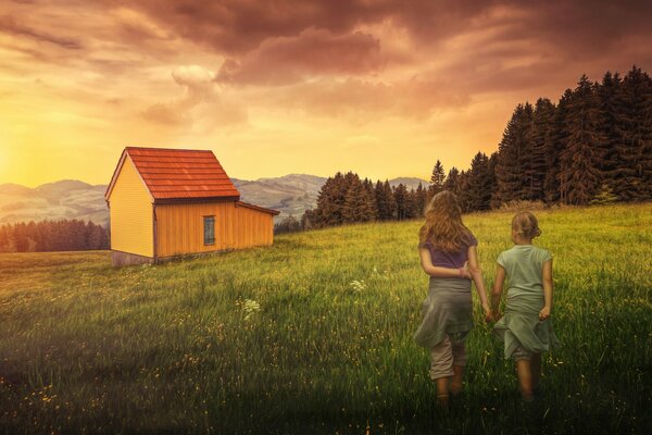 Kinder gehen über das Feld zum Haus