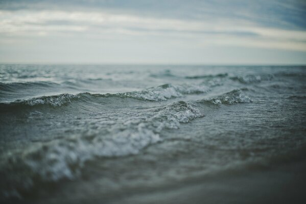 Onde del mare all orizzonte