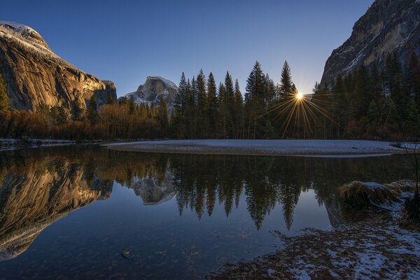 Yosemite Sierra Nevada National Park usa sunset on the background of mountains and rocks sun rays in the sky