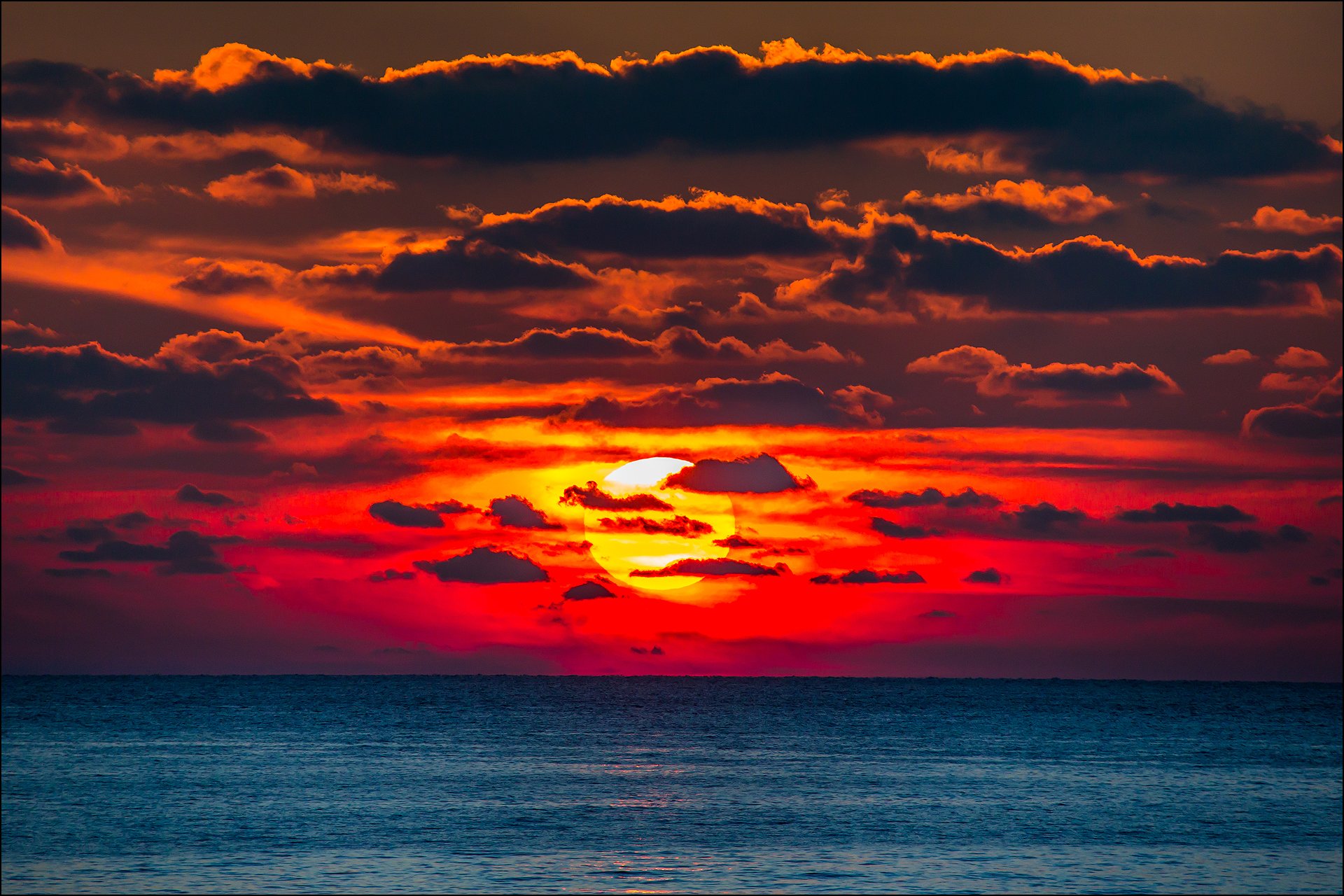 sonnenuntergang weiß orange rot lila sonne abend bewölkt chersones krim russland sergei anashkevich