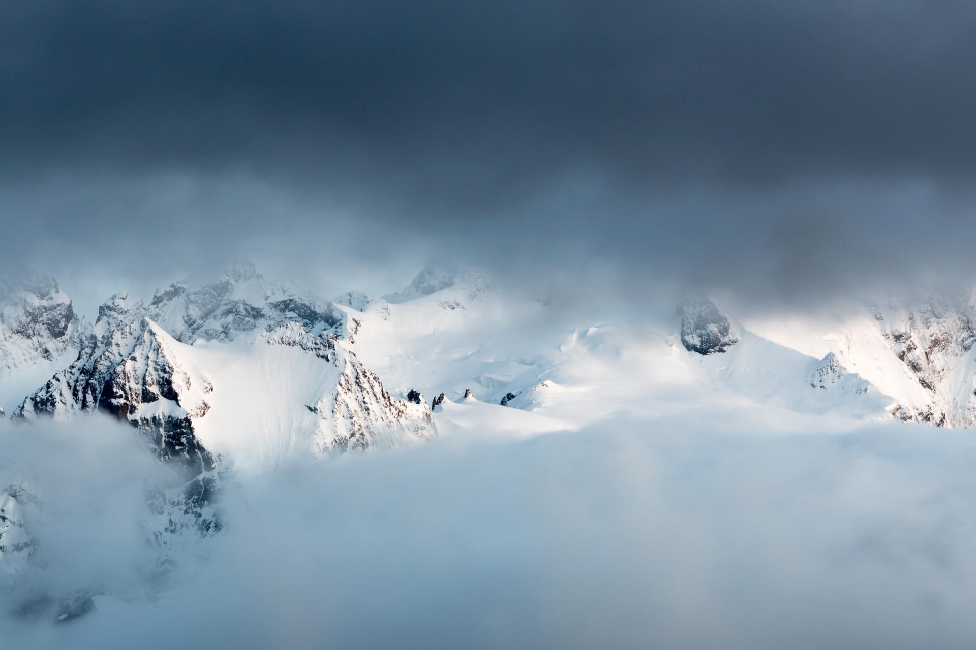 montagnes neige nuages sommet hiver nature