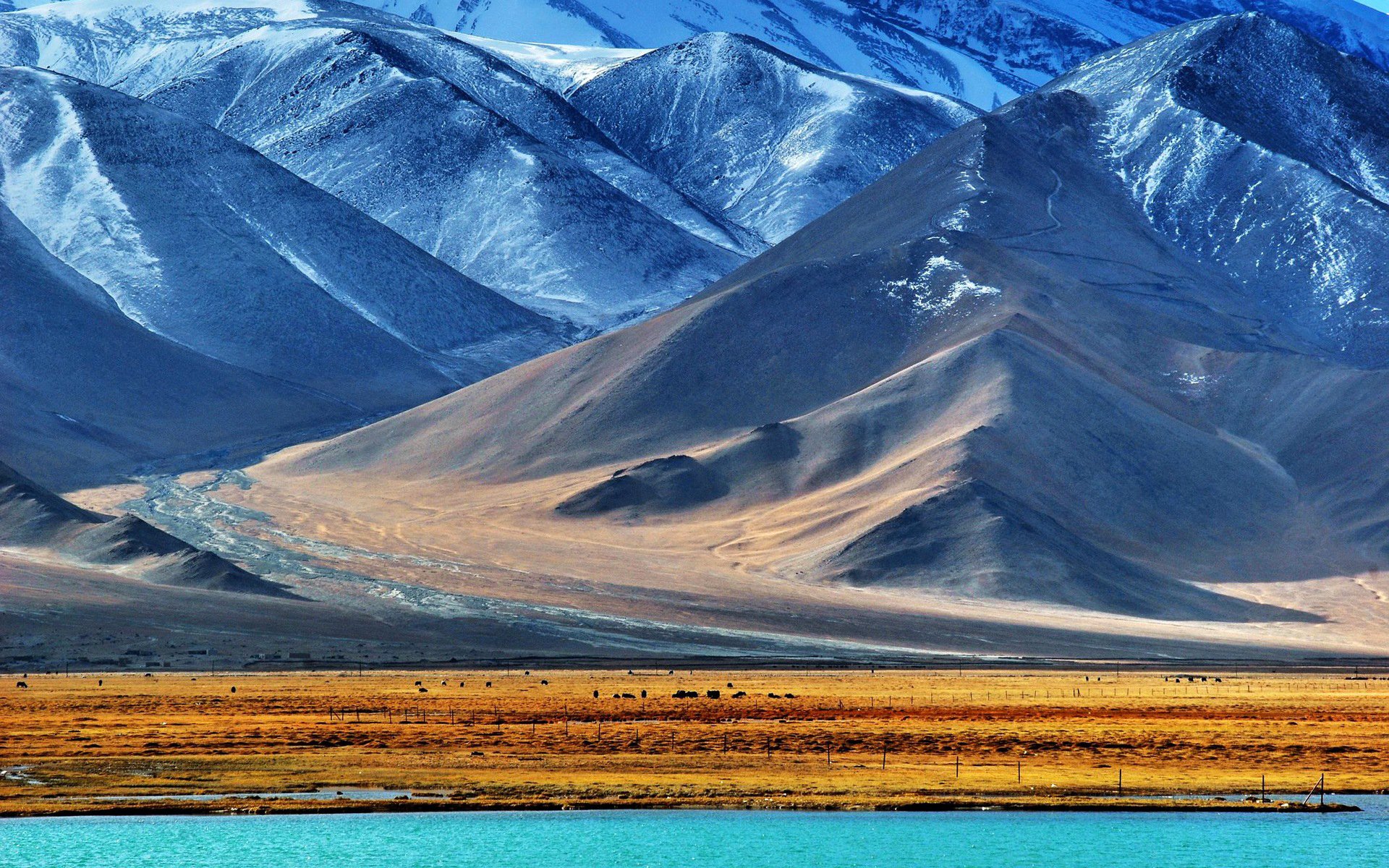 pamir montañas lago nieve