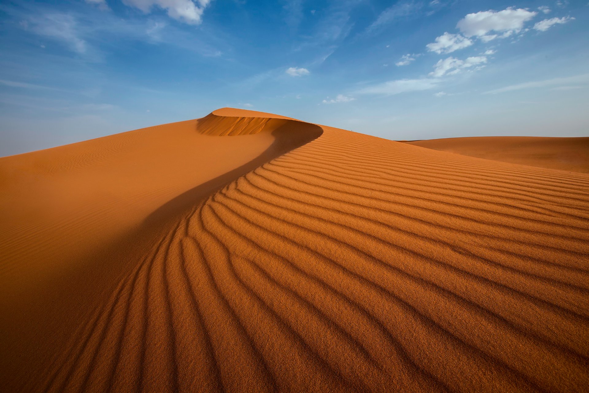 désert sable barkhans dunes ciel nuages