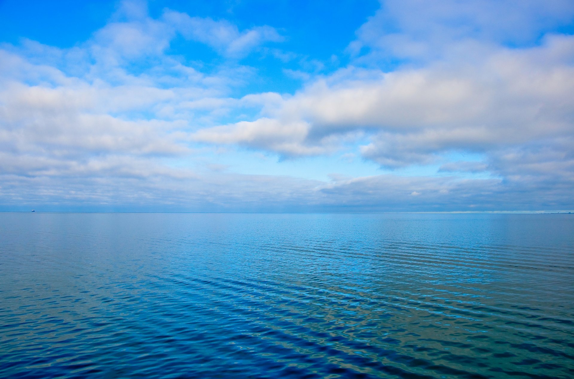 ky clouds horizon sea ripple