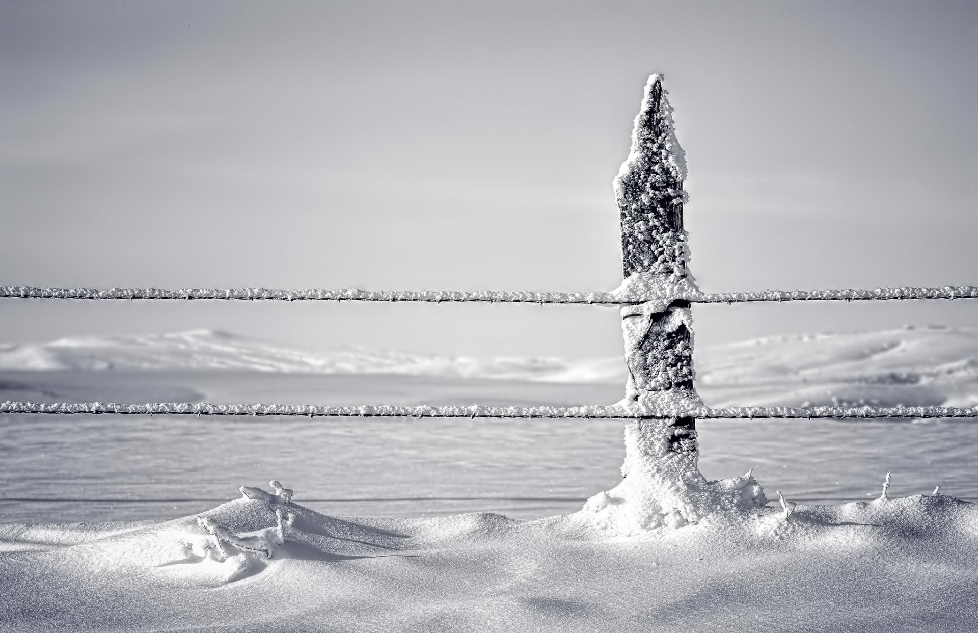 invierno nieve valla bolardo