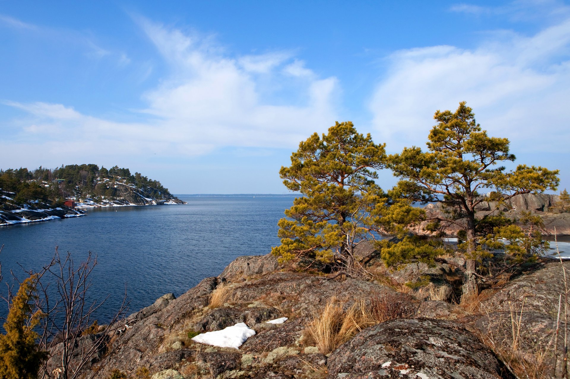 suède ciel nuages mer rocher arbres