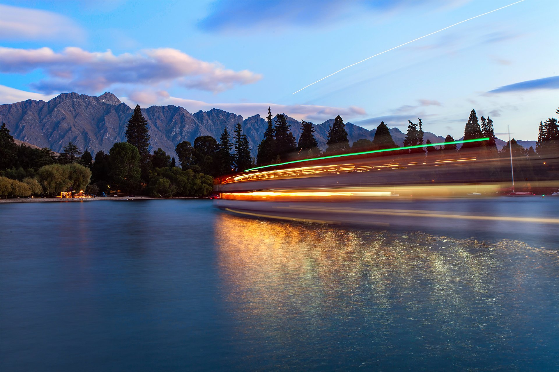 neuseeland queenstown wasser berge abend belichtung licht boote