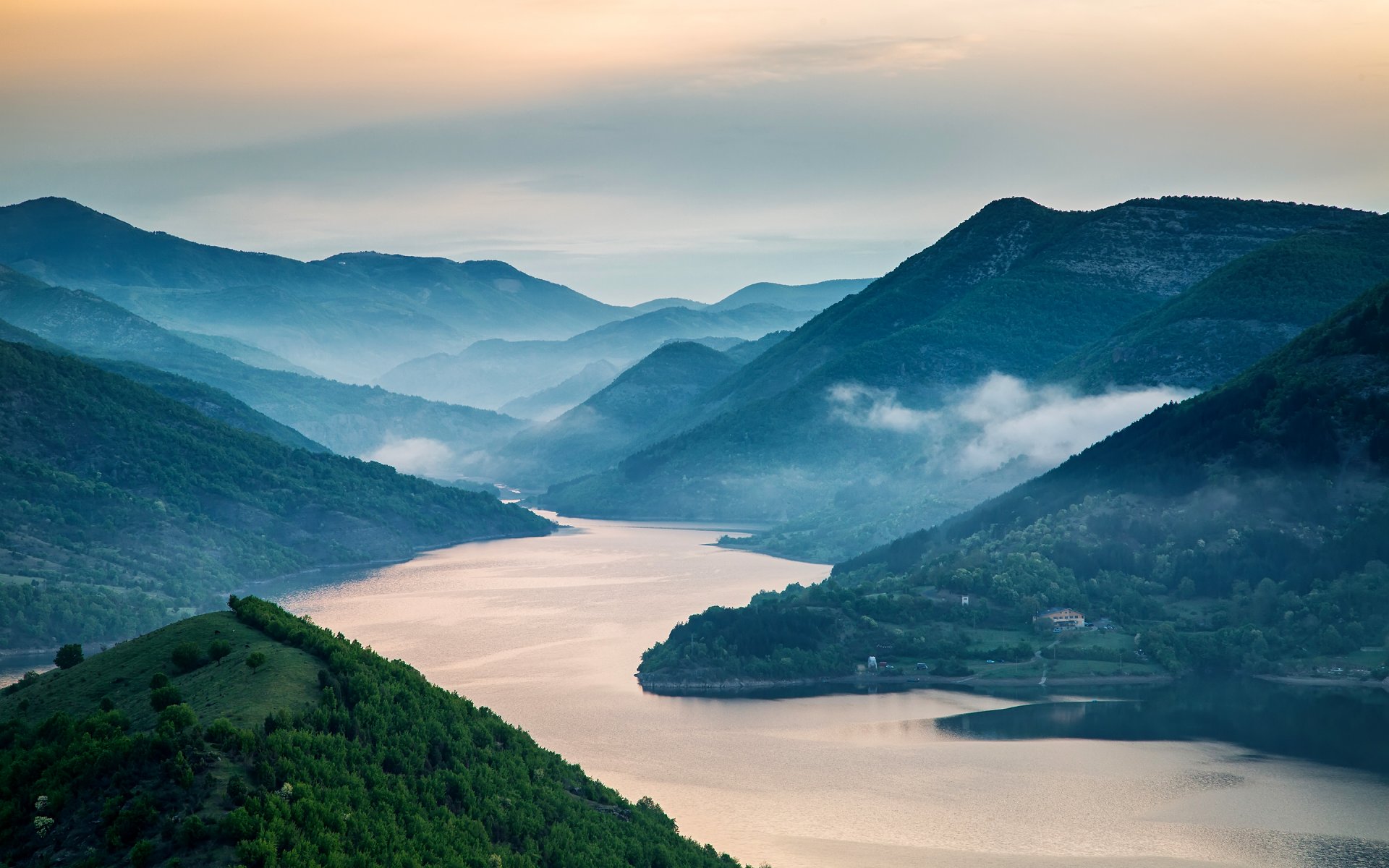 presa de kirjali río montañas bosque valle amanecer nubes