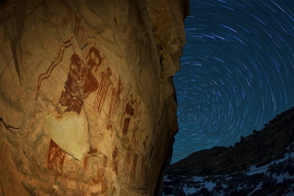 Imágenes rupestres de la noche, estrellas