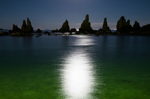 Night beauty of the lake, rocks