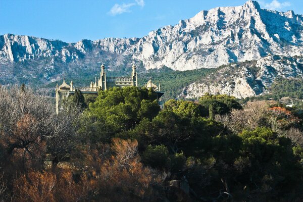 Montaña. Palacio Vorontsov en Crimea