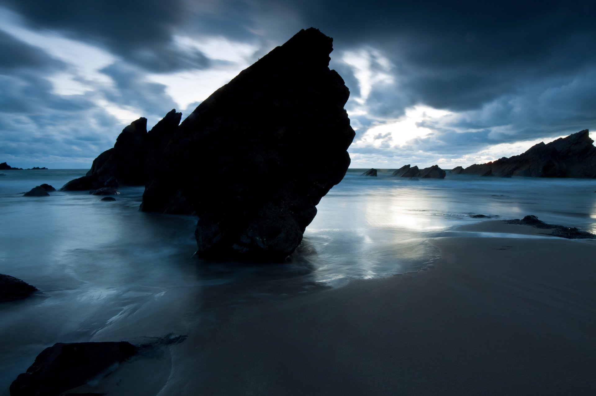 natura paesaggio pietra pietre blocco mare acqua sabbia onda onde cielo nuvole sfondo carta da parati widescreen schermo intero widescreen widescreen