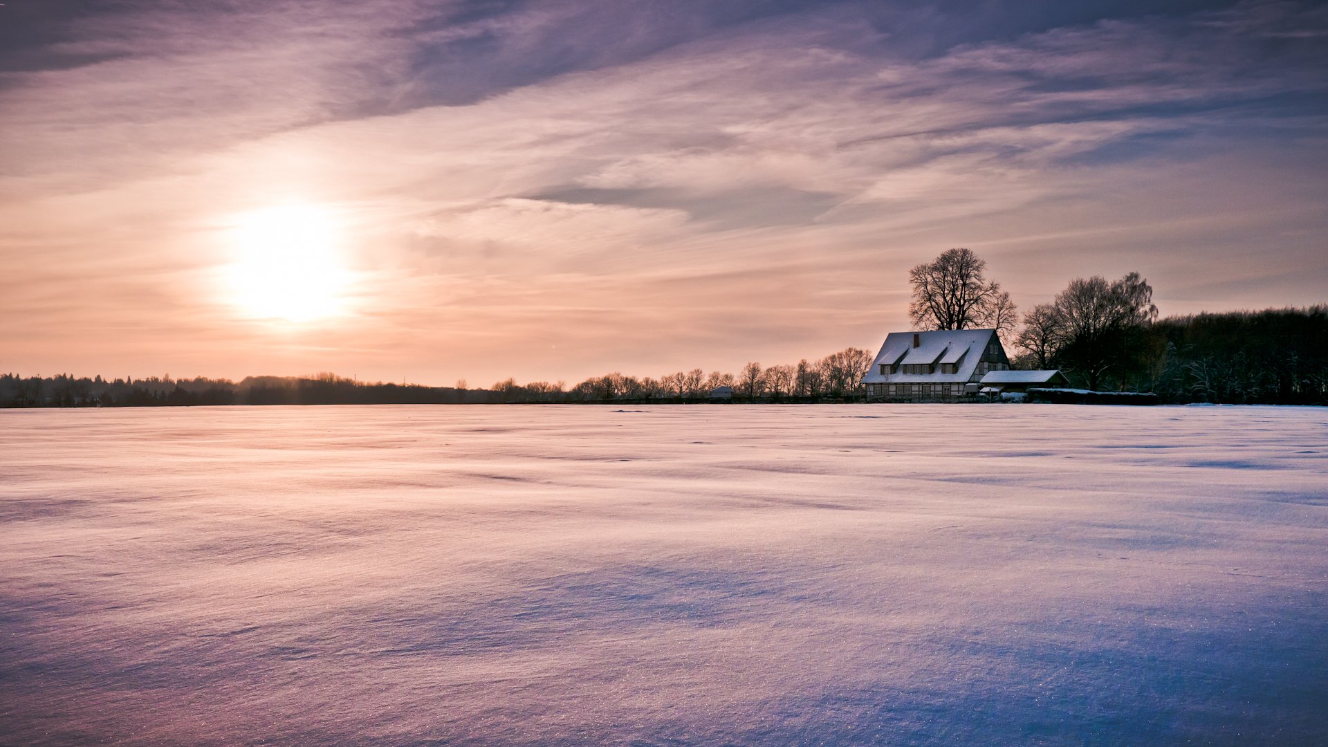 natur winter schnee haus hütte baum bäume sonne winter himmel wolken hintergrund tapete widescreen vollbild widescreen