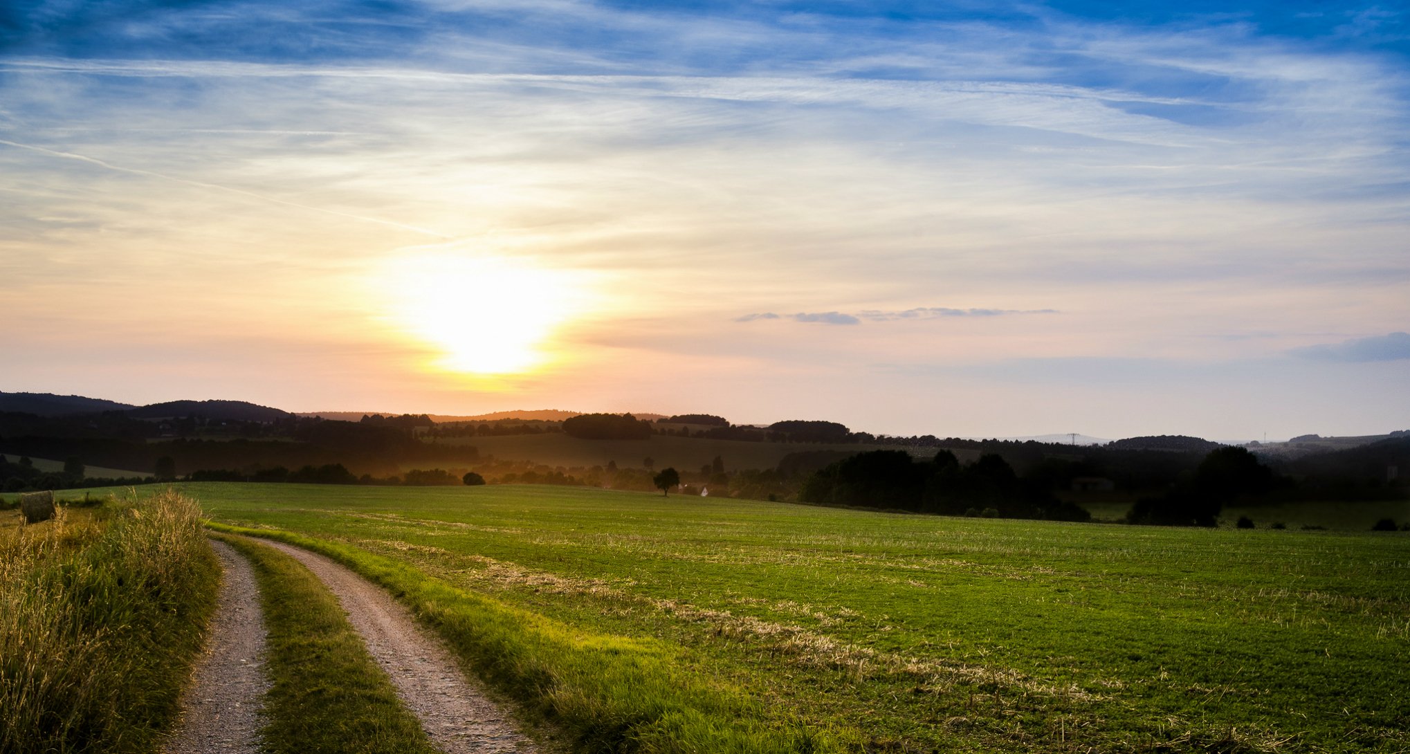 italien sommer feld fußweg bäume abend sonne sonnenuntergang himmel wolken