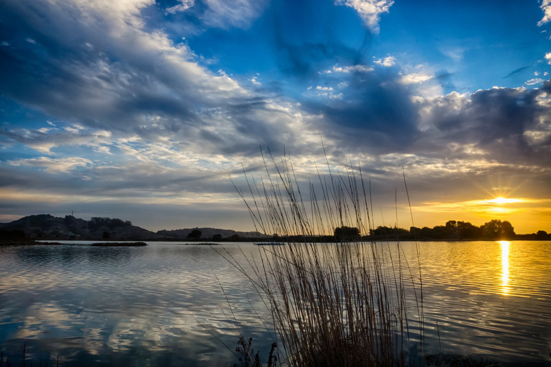 lago mattina sole alba