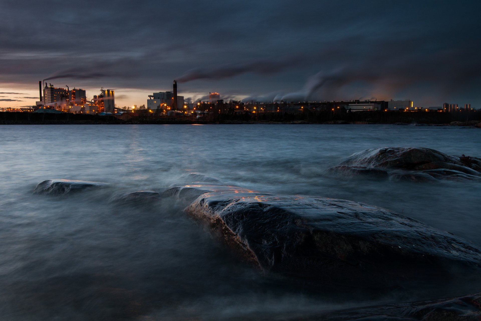 weden lake vänern town skughal chemical factory smoke lights dark evening david olsson photography