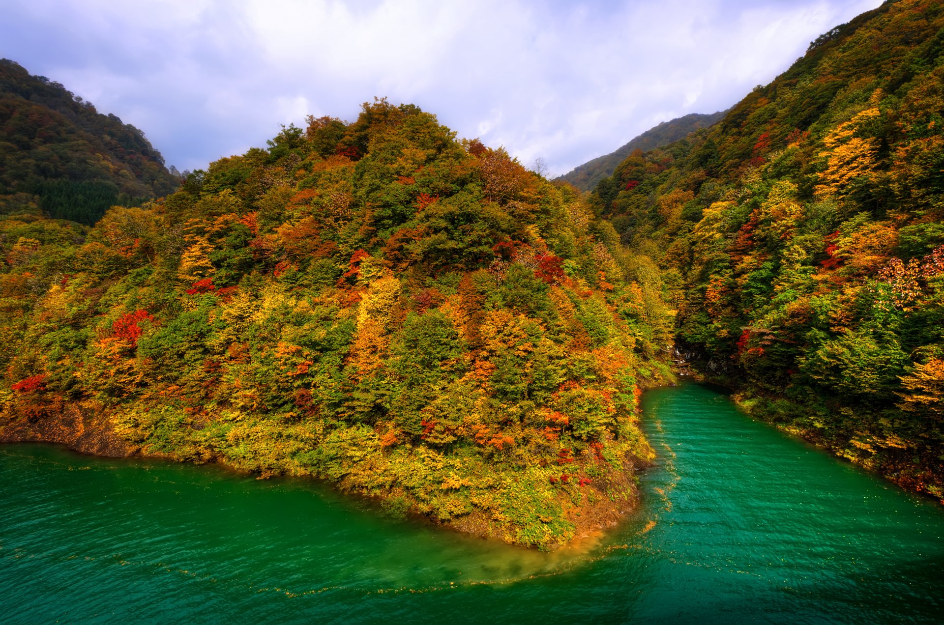 montagnes forêt automne lac tazawa japon