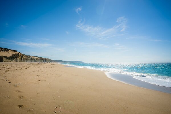 Vue panoramique de la plage à la mer