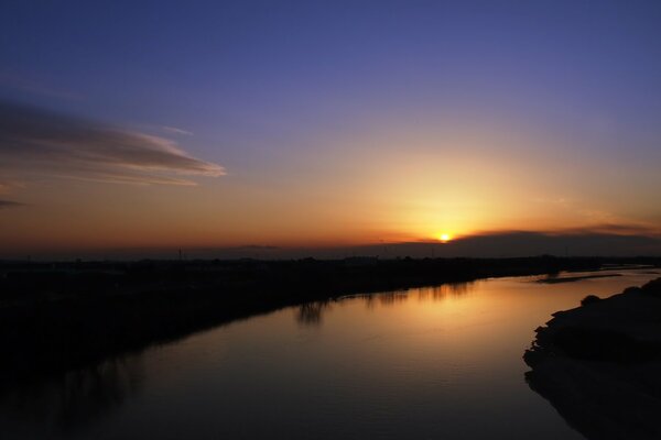 Alba nel riflesso dell acqua