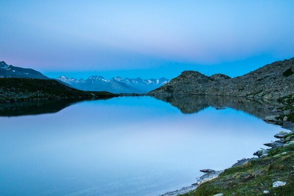 Hermoso lago Luther al atardecer