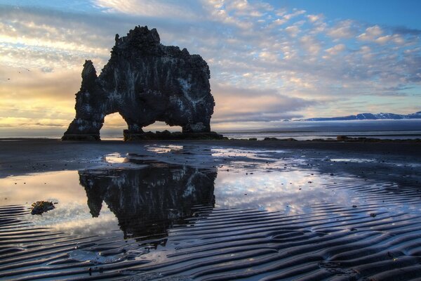 Rayo del amanecer en el fondo del mar