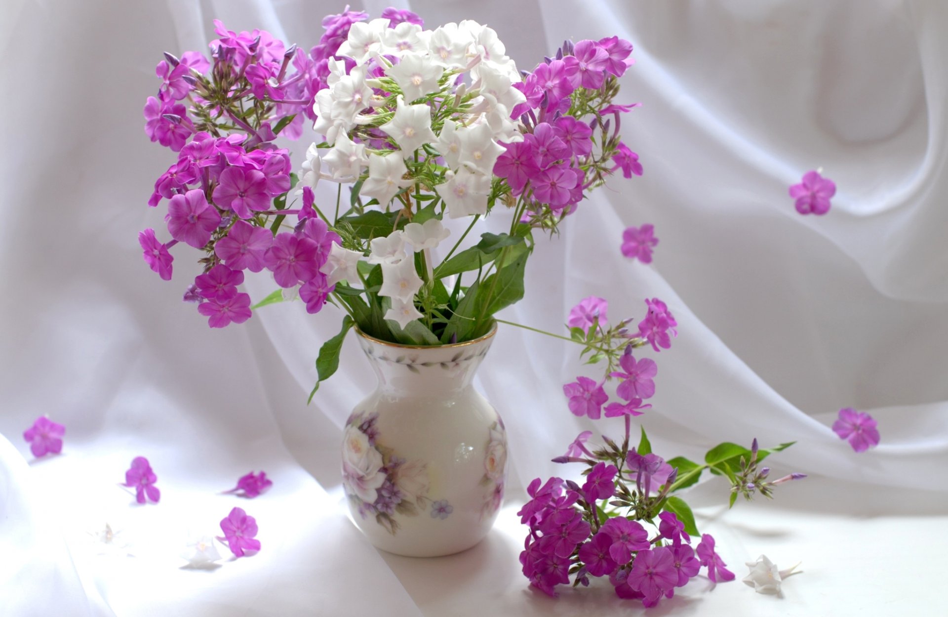 bouquet vase still life