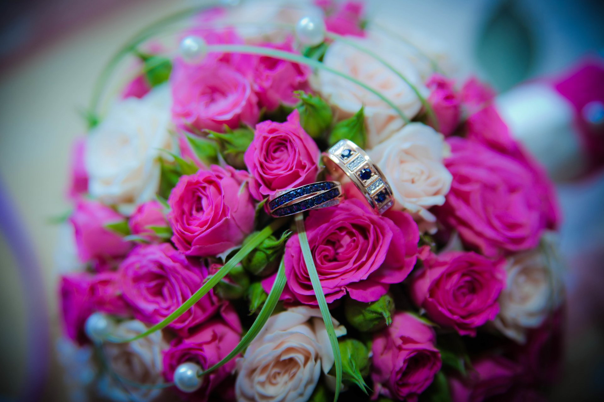 hochzeit blumenstrauß ringe rosen