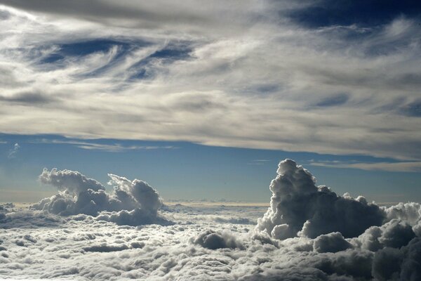 Himmlische Landschaft. Dunkler Himmel