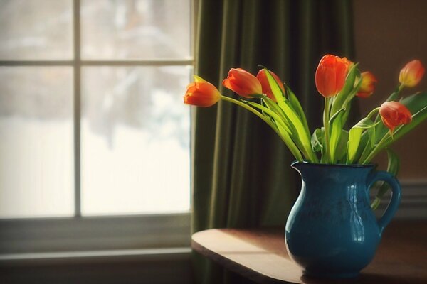 Sfondo di un vaso con tulipani