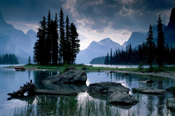 Pas une grande île au milieu d un lac