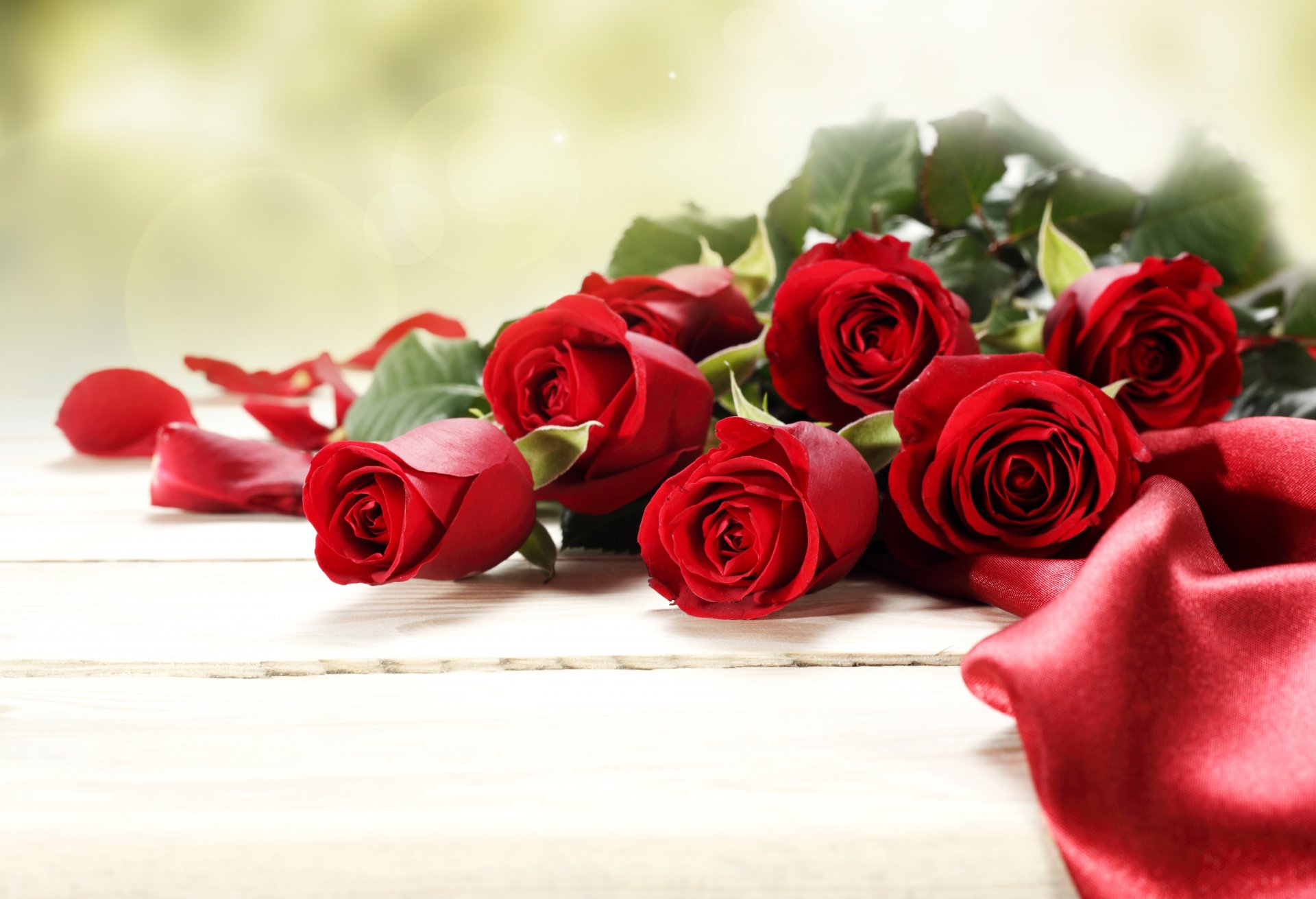 hintergrund satin blumen rosen knospen laub blumenstrauß