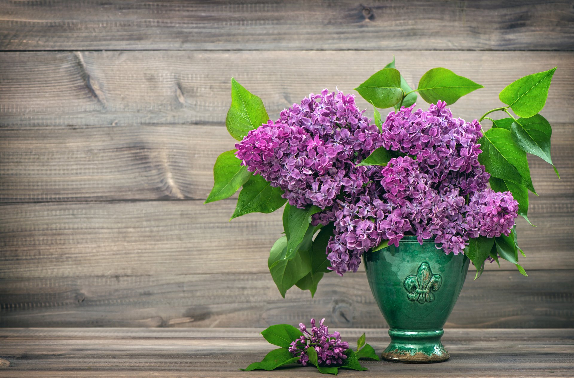 lilac bouquet vase
