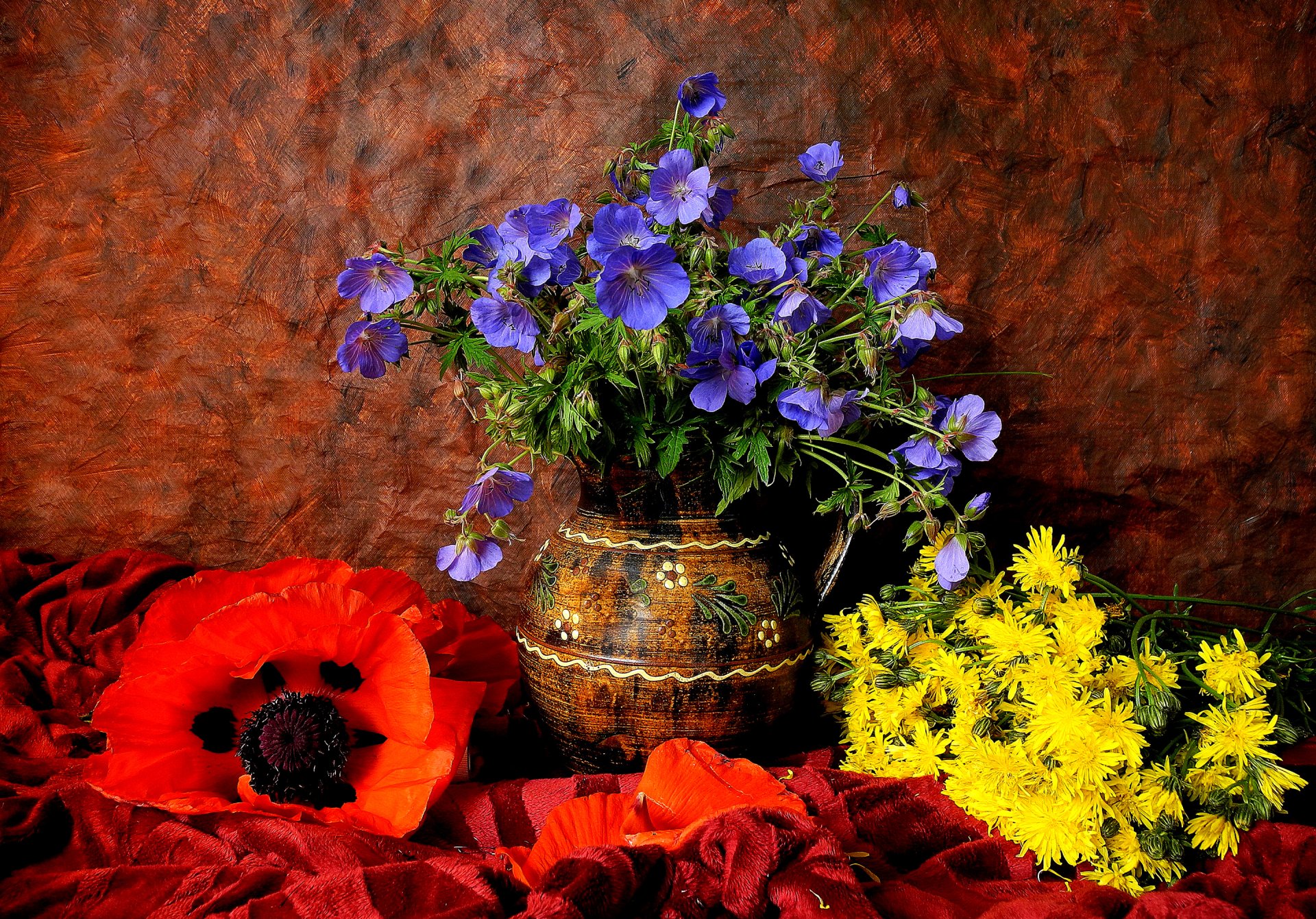 natura morta petali brocca vaso papavero dente di leone
