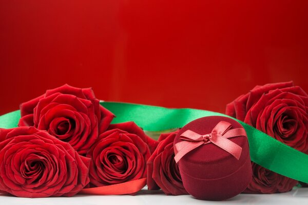 Bouquet di rose rosse per una serata romantica