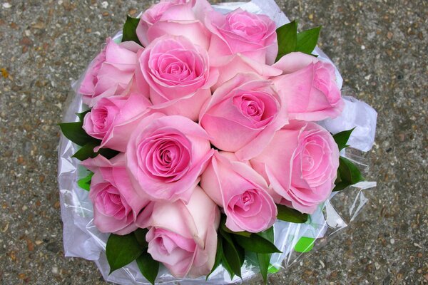 Bouquet di delicate rose rosa