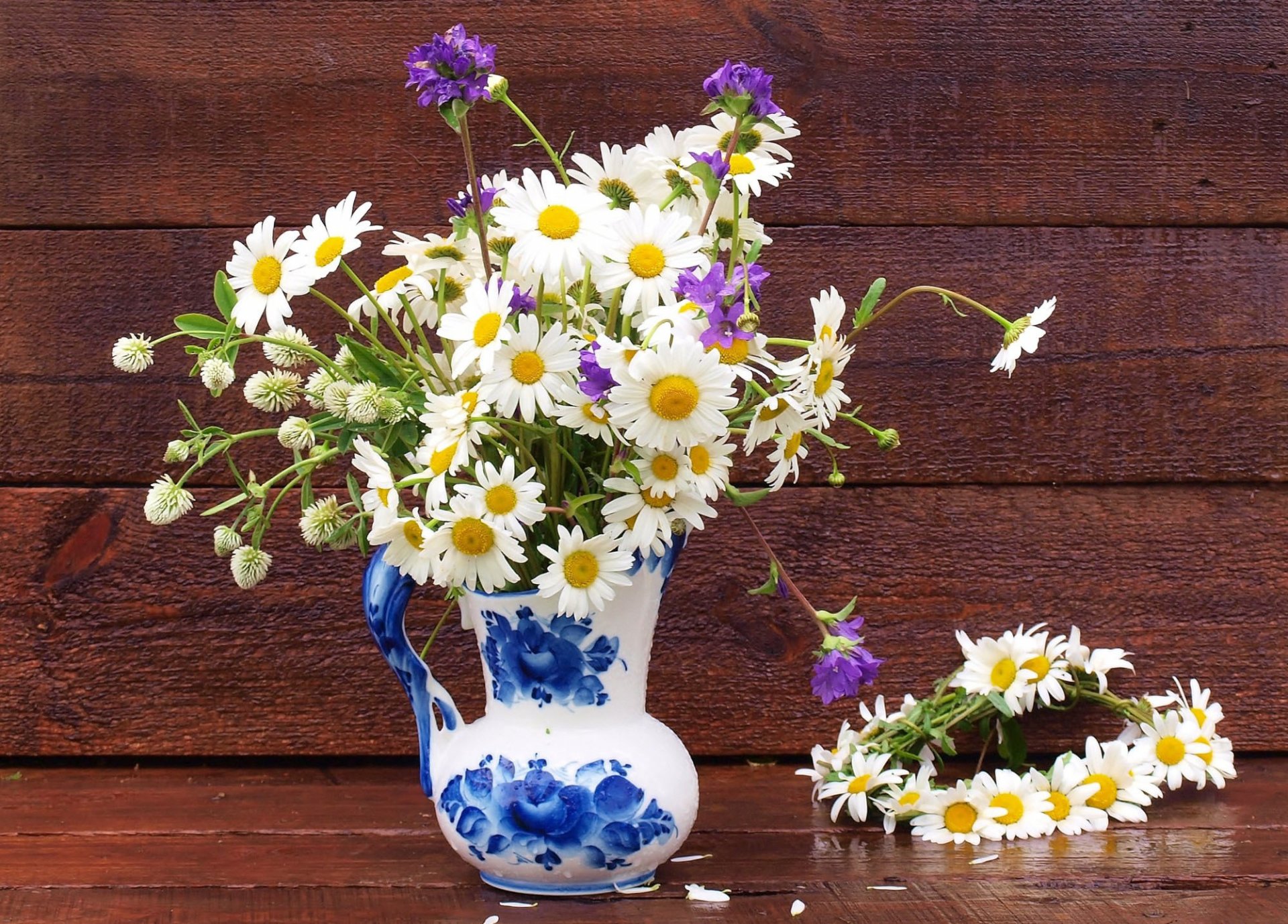 pitcher wildflowers chamomile wreath