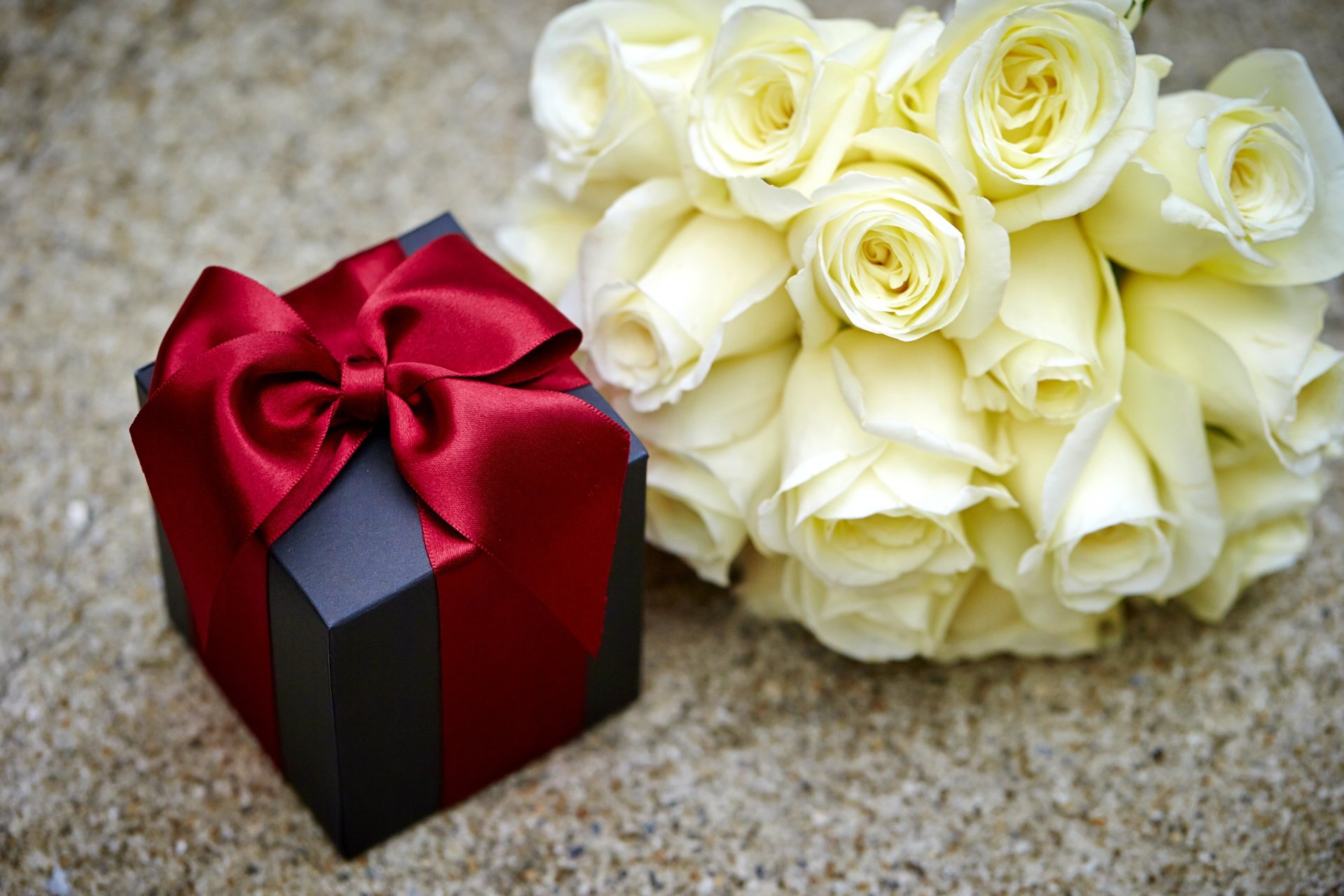 love romantic roses gift flowers box bow