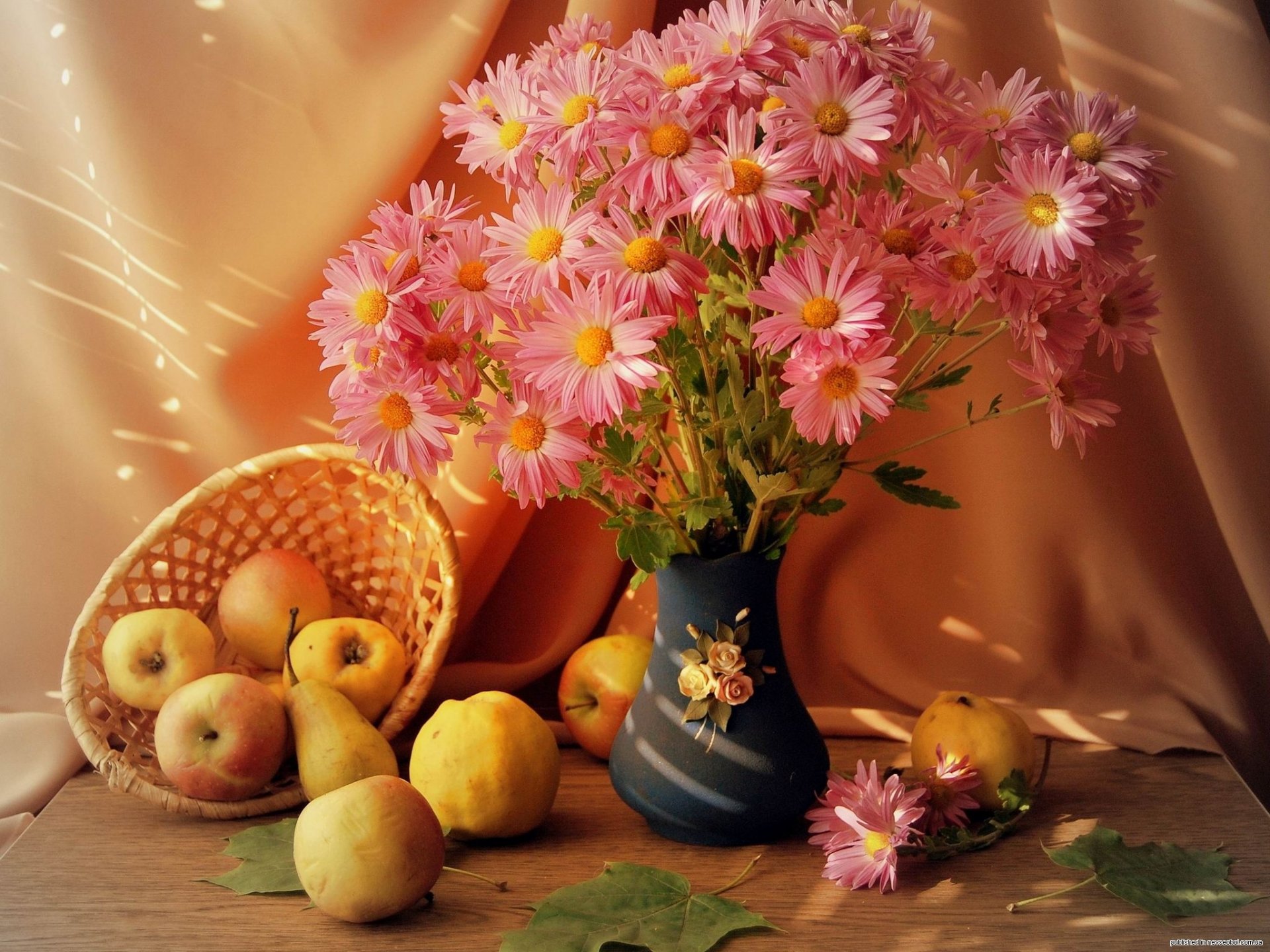 vase fleurs panier fruits pommes