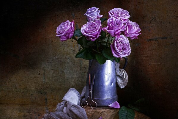 Vintage still life di rosa in latta