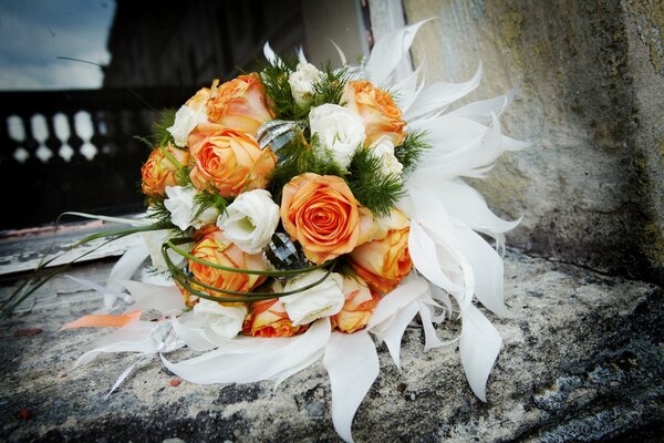 Bouquet blanc orange de roses